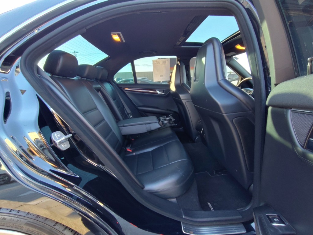 2010 Mercedes-Benz C-Class Image 38