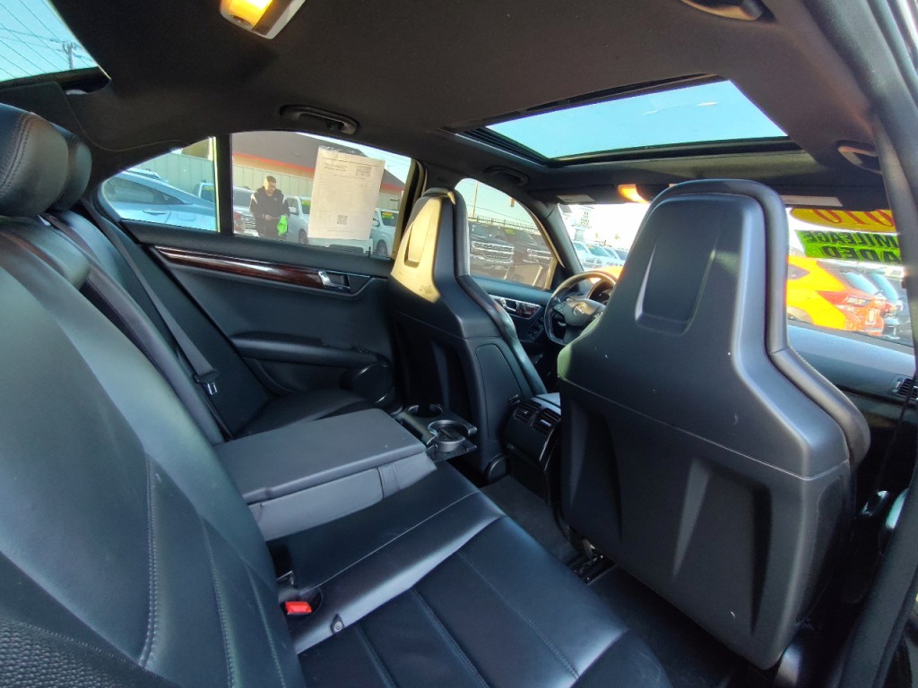 2010 Mercedes-Benz C-Class Image 39
