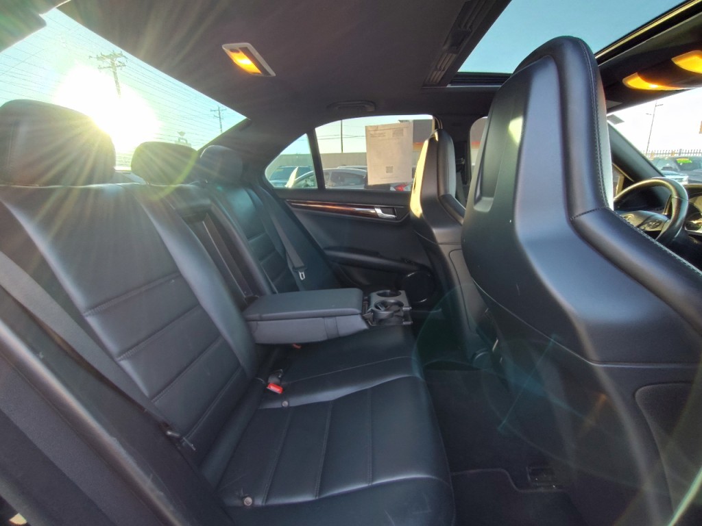 2010 Mercedes-Benz C-Class Image 40