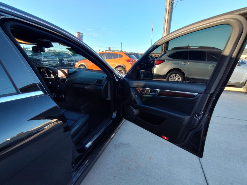 2010 Mercedes-Benz C-Class Image 41