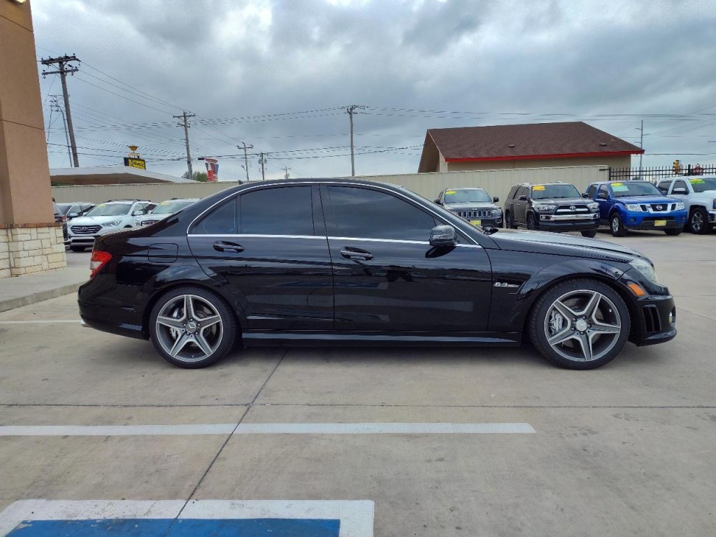 2010 Mercedes-Benz C-Class Image 3
