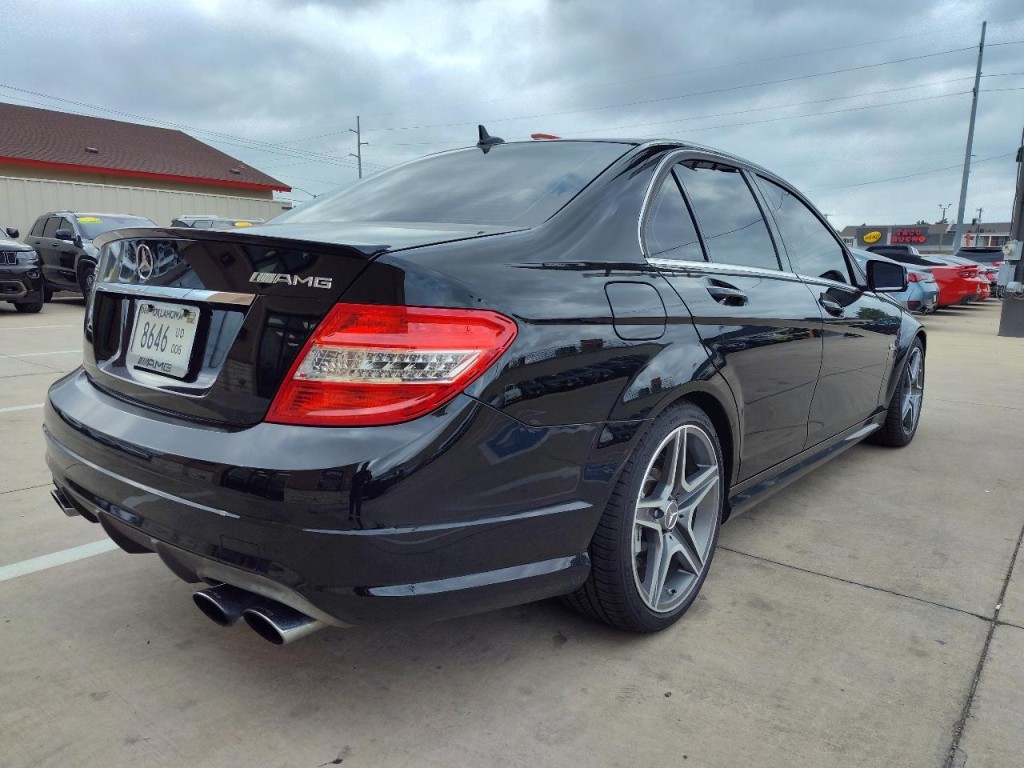 2010 Mercedes-Benz C-Class Image 4