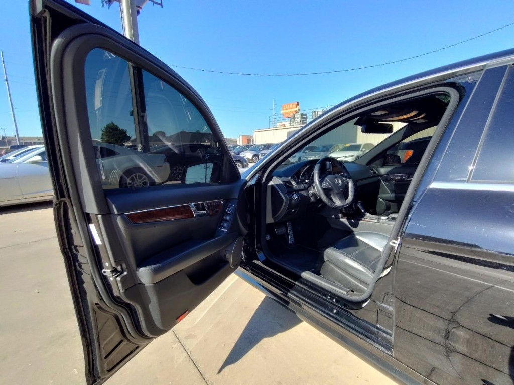 2010 Mercedes-Benz C-Class Image 12