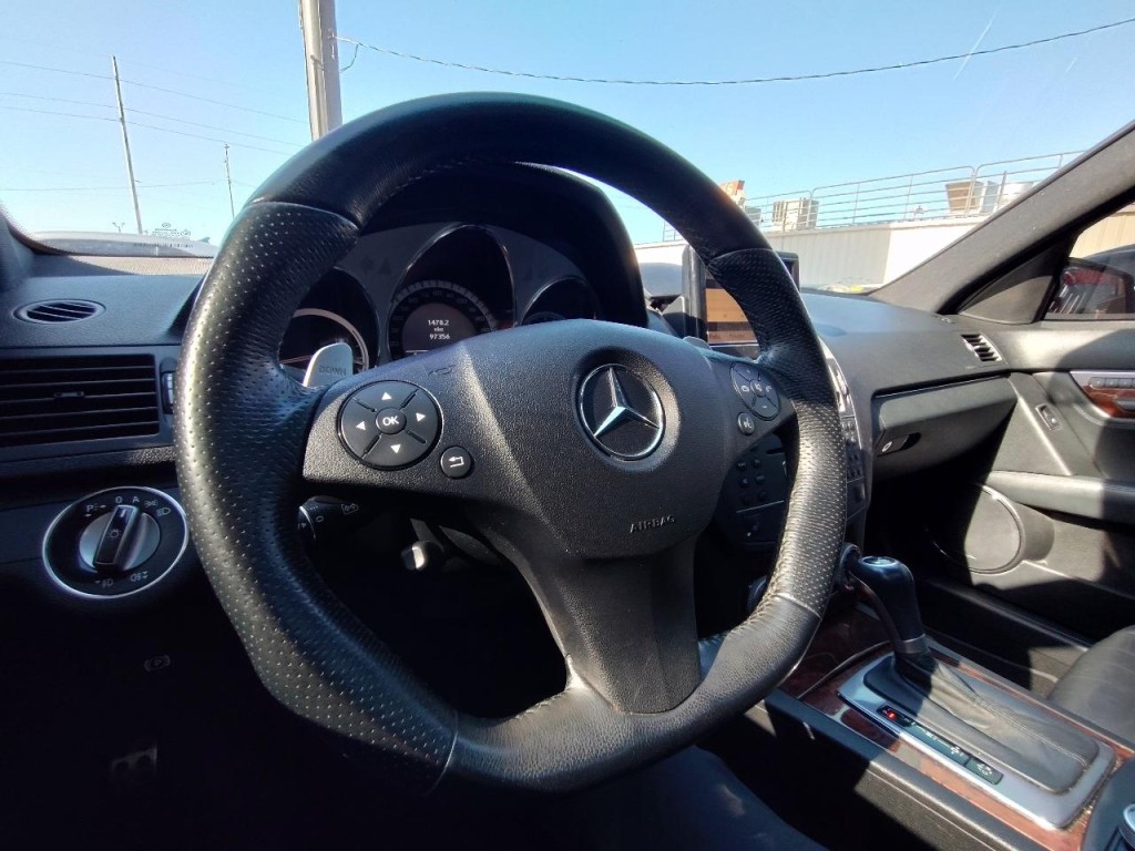 2010 Mercedes-Benz C-Class Image 17