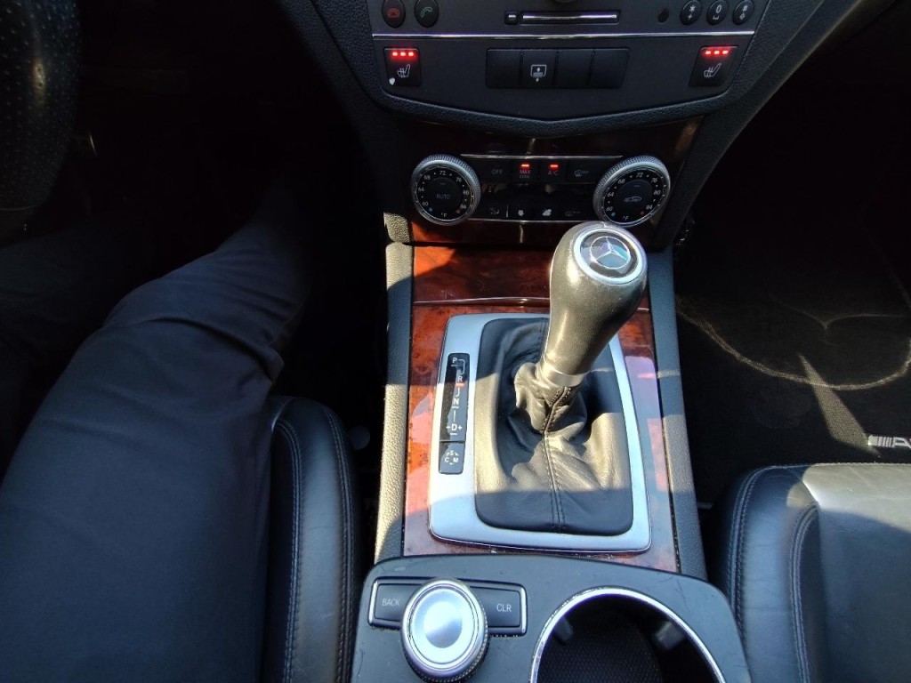 2010 Mercedes-Benz C-Class Image 21
