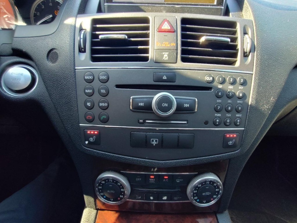 2010 Mercedes-Benz C-Class Image 22