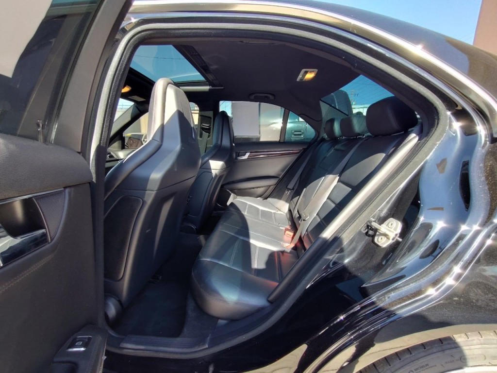 2010 Mercedes-Benz C-Class Image 30