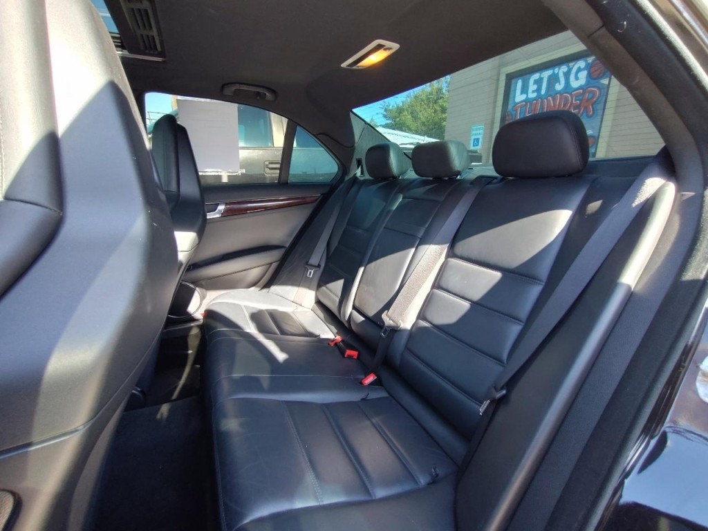 2010 Mercedes-Benz C-Class Image 31