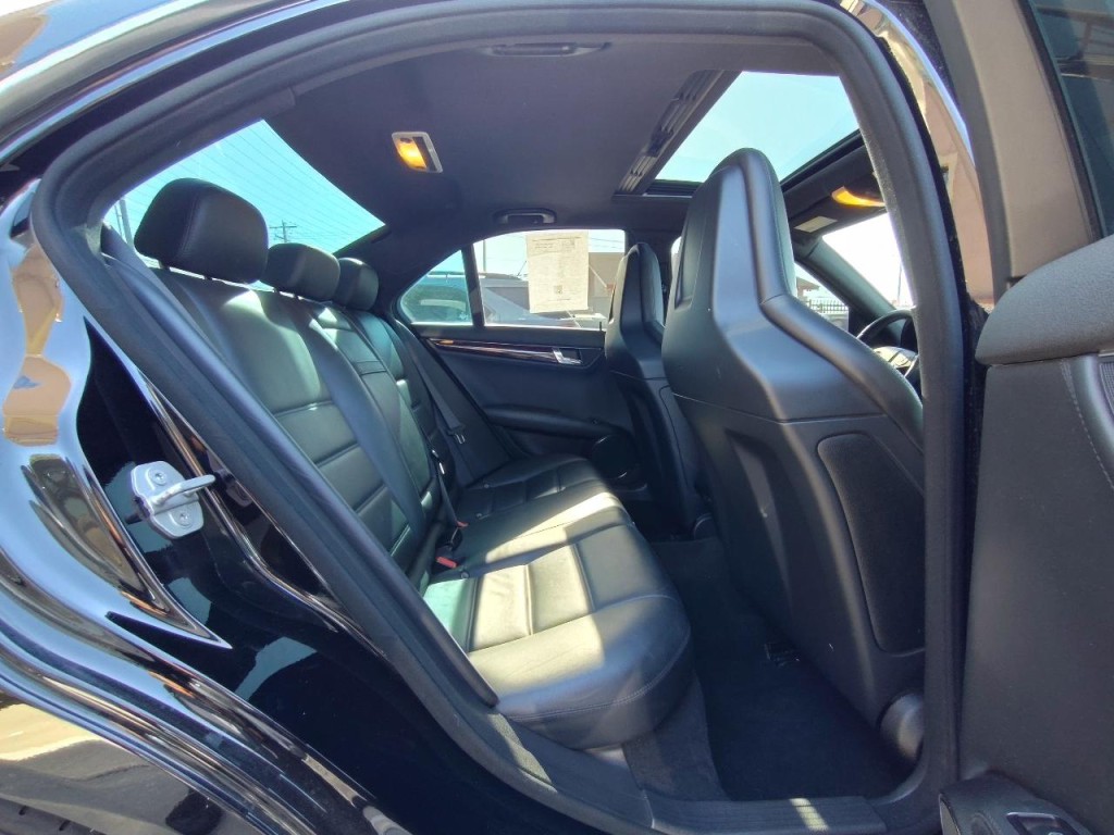 2010 Mercedes-Benz C-Class Image 38