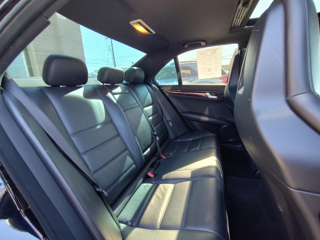 2010 Mercedes-Benz C-Class Image 39