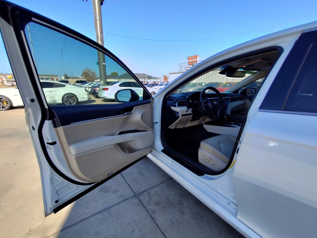 2018 Toyota Camry Image 14