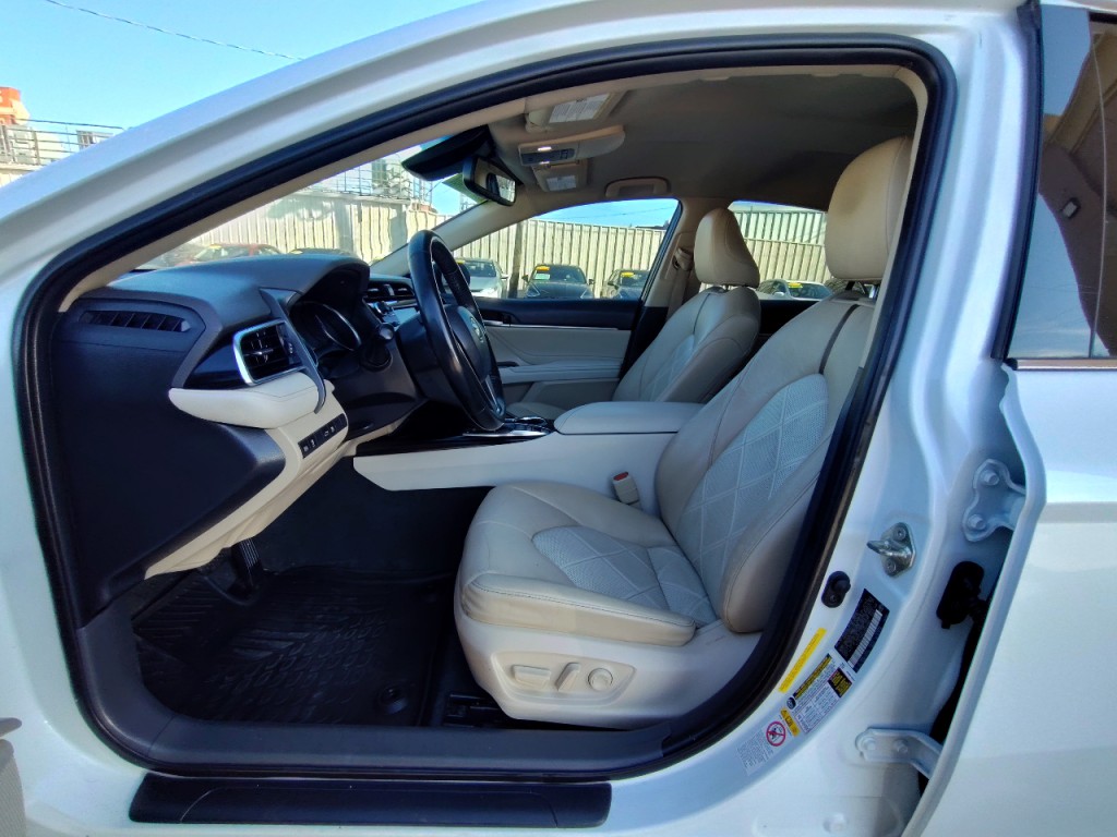 2018 Toyota Camry Image 15