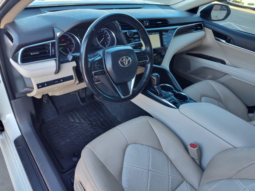 2018 Toyota Camry Image 17