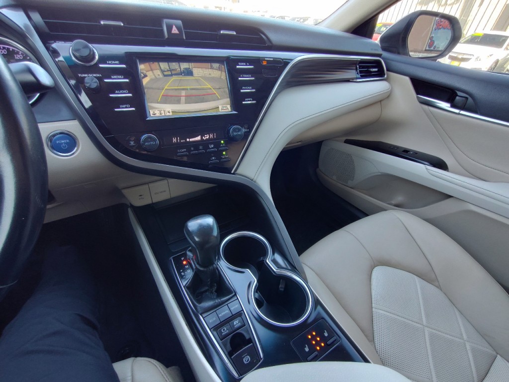 2018 Toyota Camry Image 18