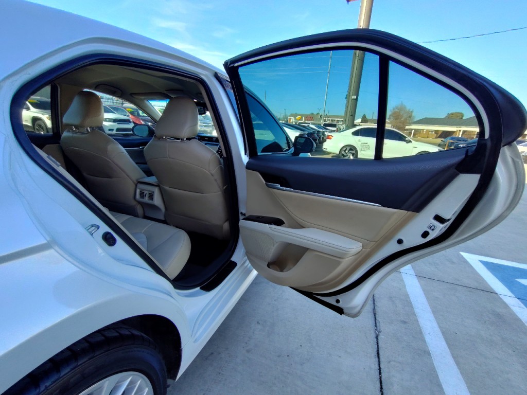2018 Toyota Camry Image 38