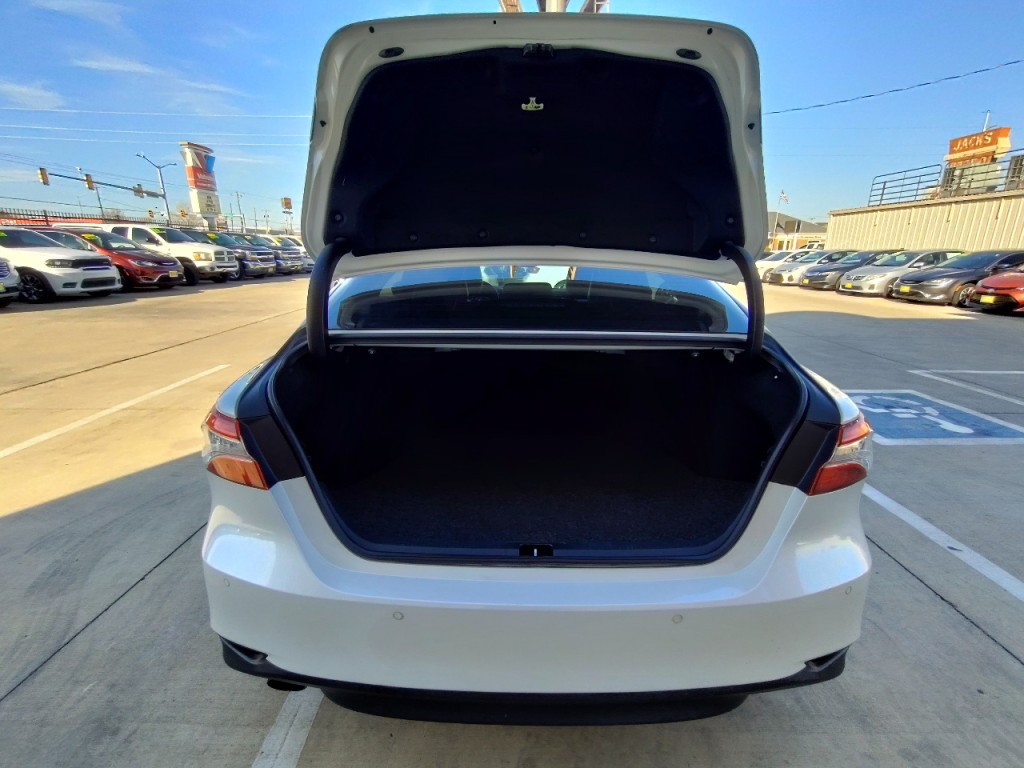 2018 Toyota Camry Image 46