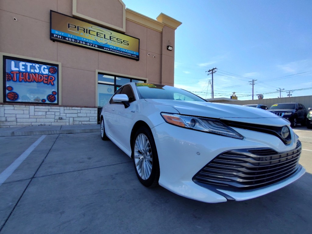 2018 Toyota Camry Image 2