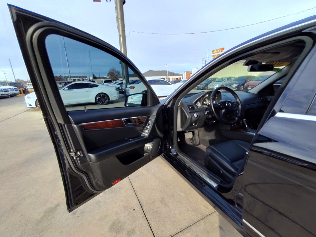 2010 Mercedes-Benz C-Class Image 14