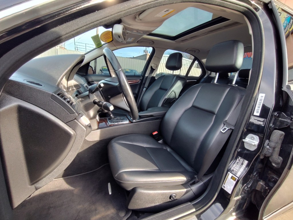 2010 Mercedes-Benz C-Class Image 16
