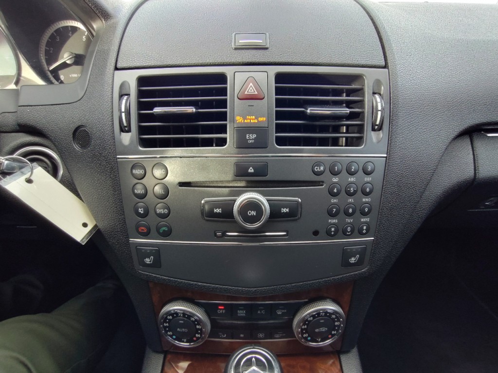 2010 Mercedes-Benz C-Class Image 23