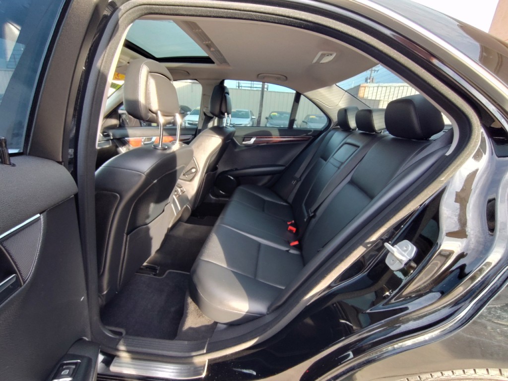 2010 Mercedes-Benz C-Class Image 25