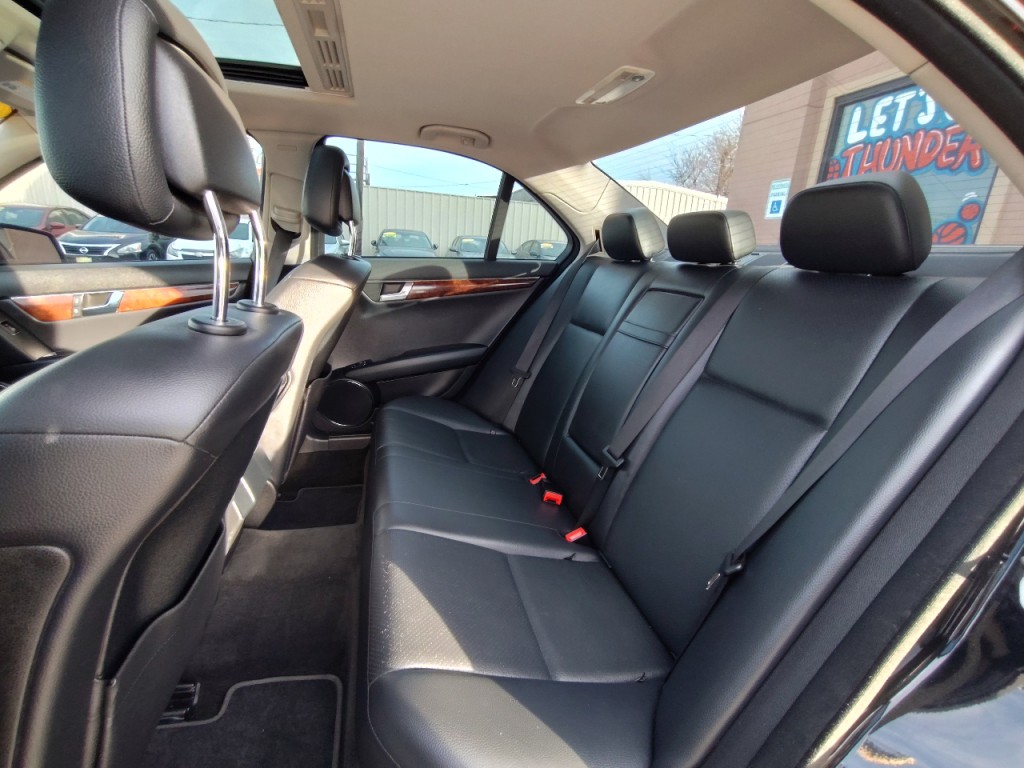 2010 Mercedes-Benz C-Class Image 26
