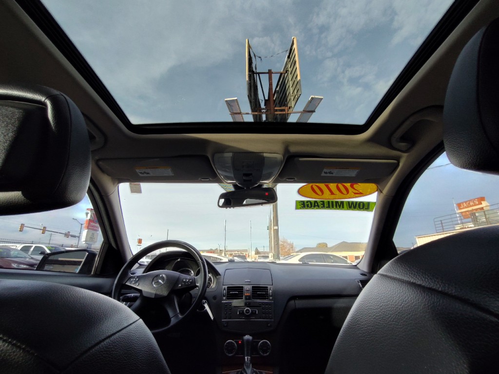 2010 Mercedes-Benz C-Class Image 28