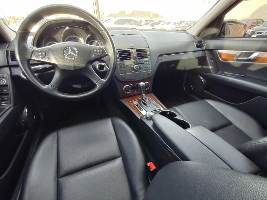 2010 Mercedes-Benz C-Class Image 30