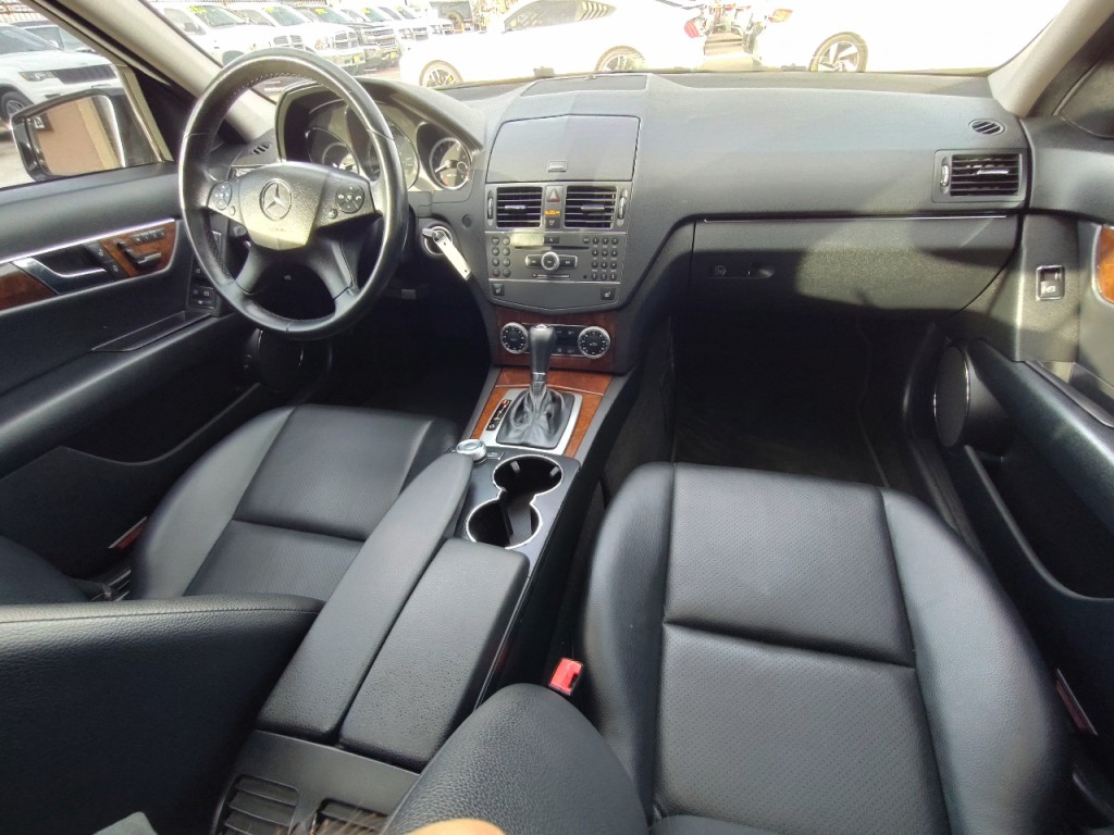 2010 Mercedes-Benz C-Class Image 31