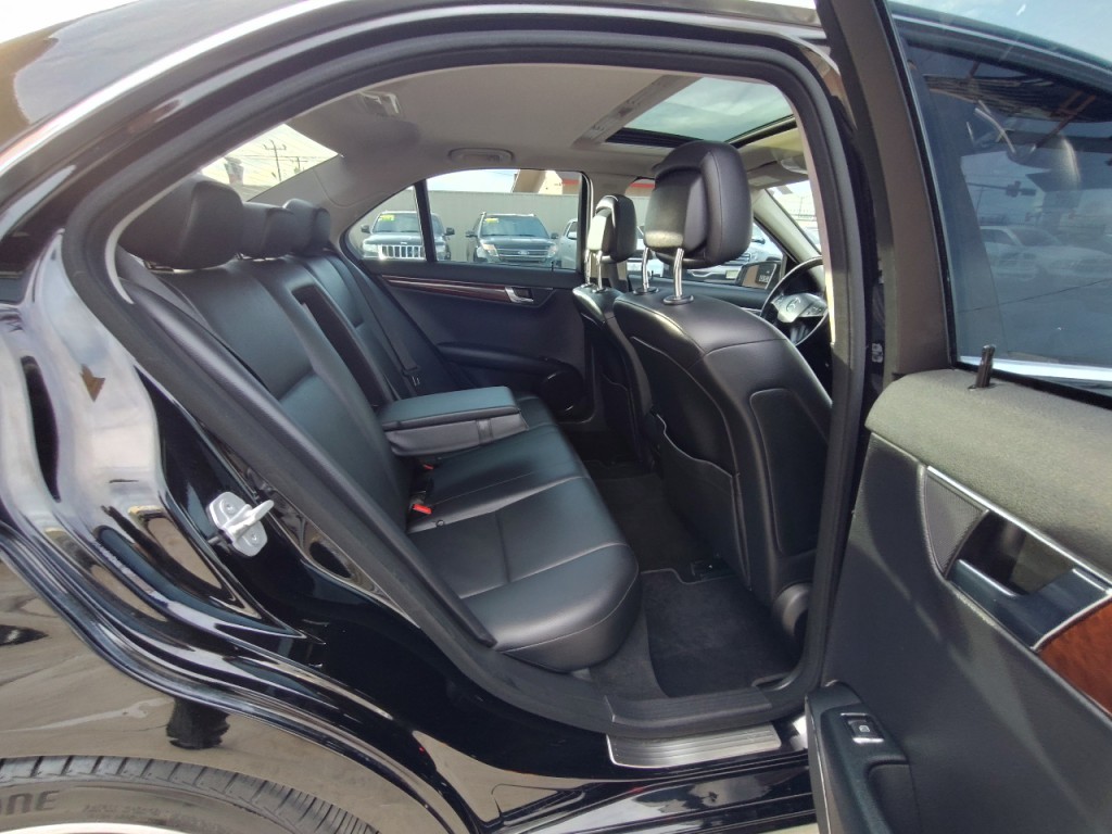 2010 Mercedes-Benz C-Class Image 33