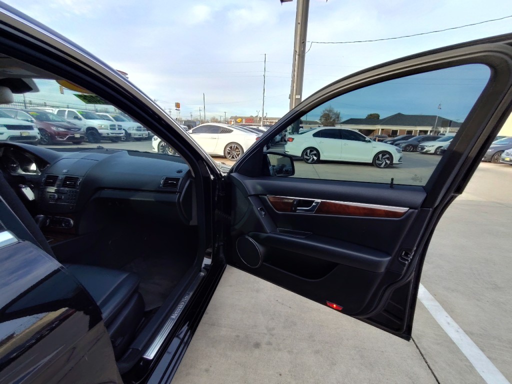 2010 Mercedes-Benz C-Class Image 36