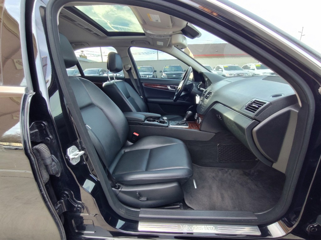 2010 Mercedes-Benz C-Class Image 37