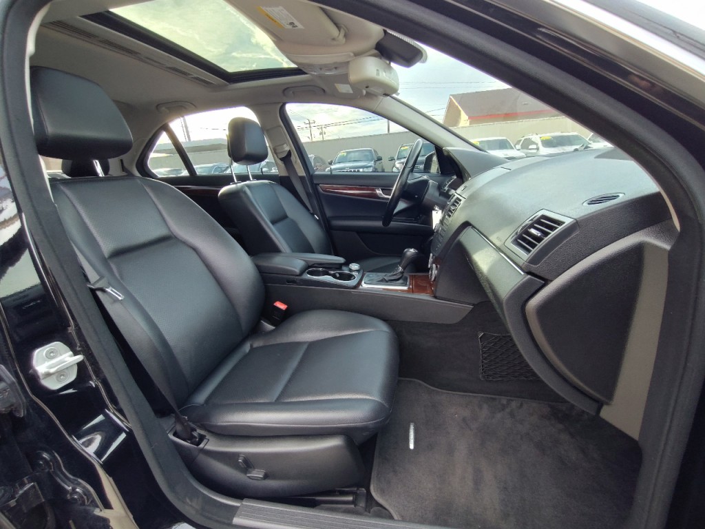 2010 Mercedes-Benz C-Class Image 38