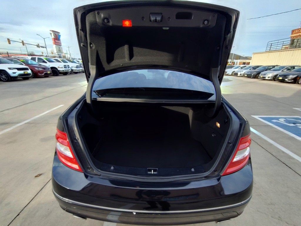 2010 Mercedes-Benz C-Class Image 40