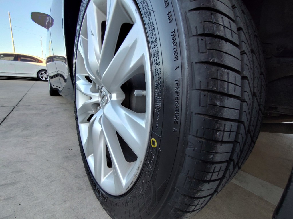 2015 Lexus IS Image 11