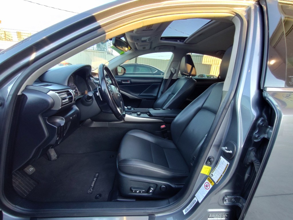 2015 Lexus IS Image 14
