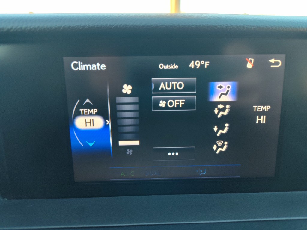 2015 Lexus IS Image 28