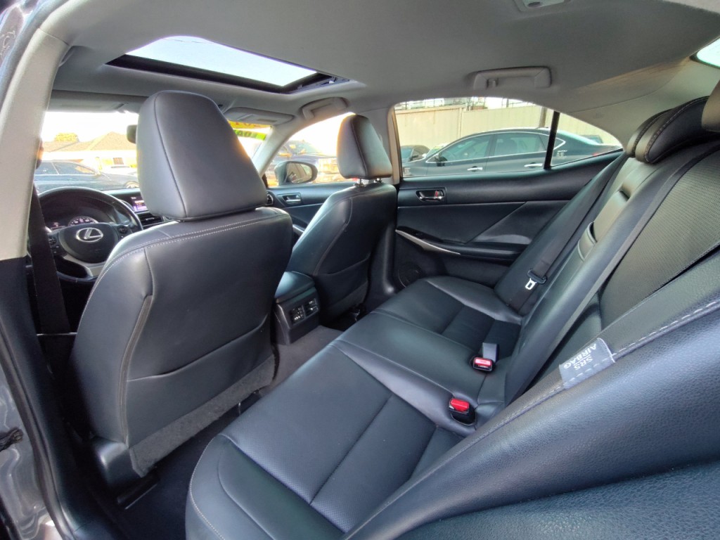 2015 Lexus IS Image 33