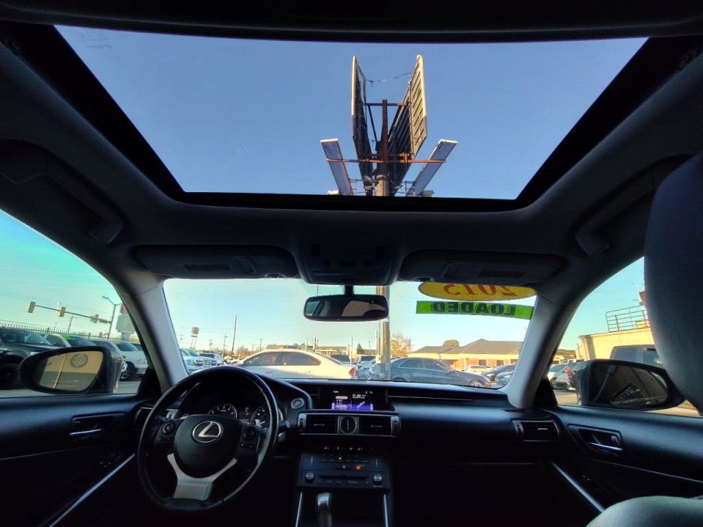 2015 Lexus IS Image 34