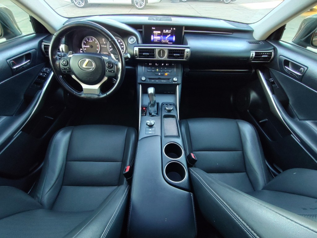 2015 Lexus IS Image 35