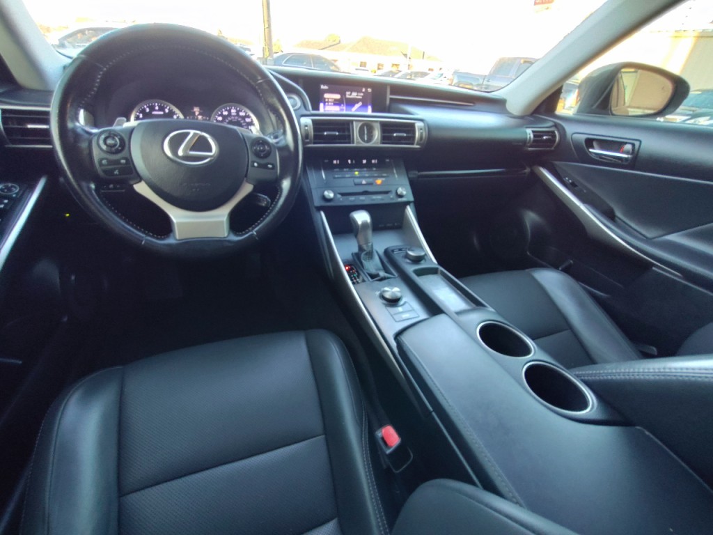 2015 Lexus IS Image 36