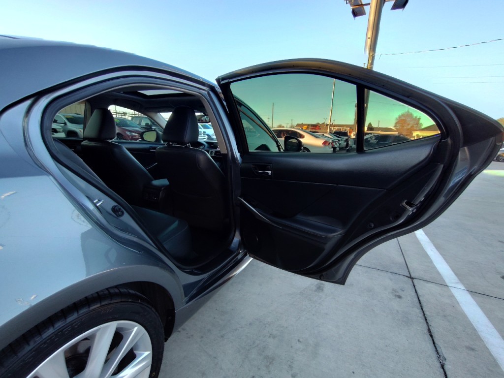 2015 Lexus IS Image 38