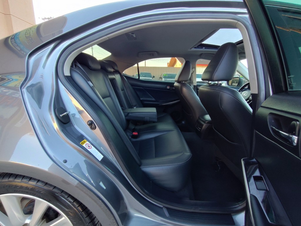 2015 Lexus IS Image 39