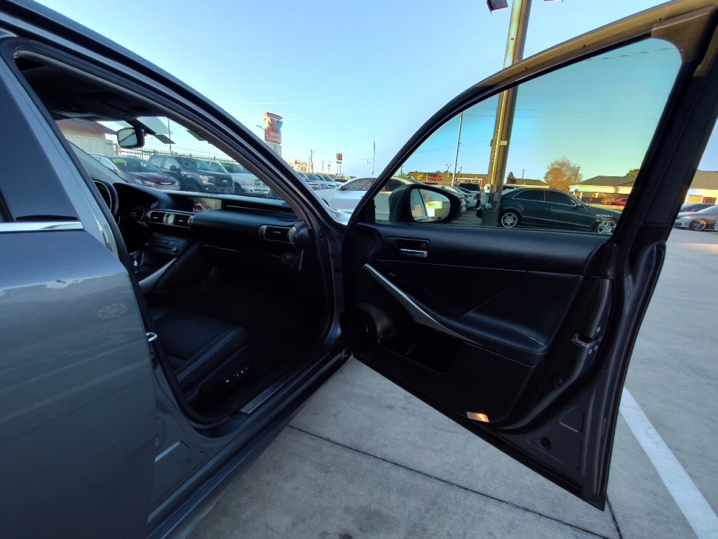 2015 Lexus IS Image 42
