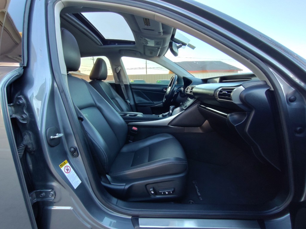 2015 Lexus IS Image 43