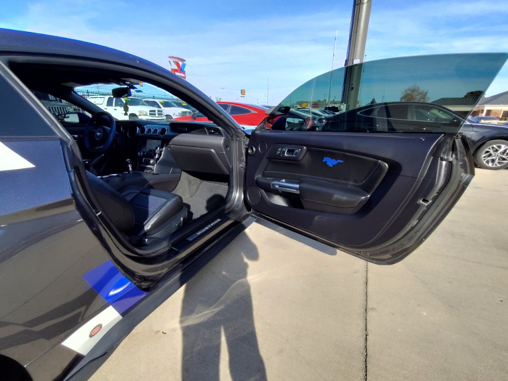 2019 Ford Mustang Image 28