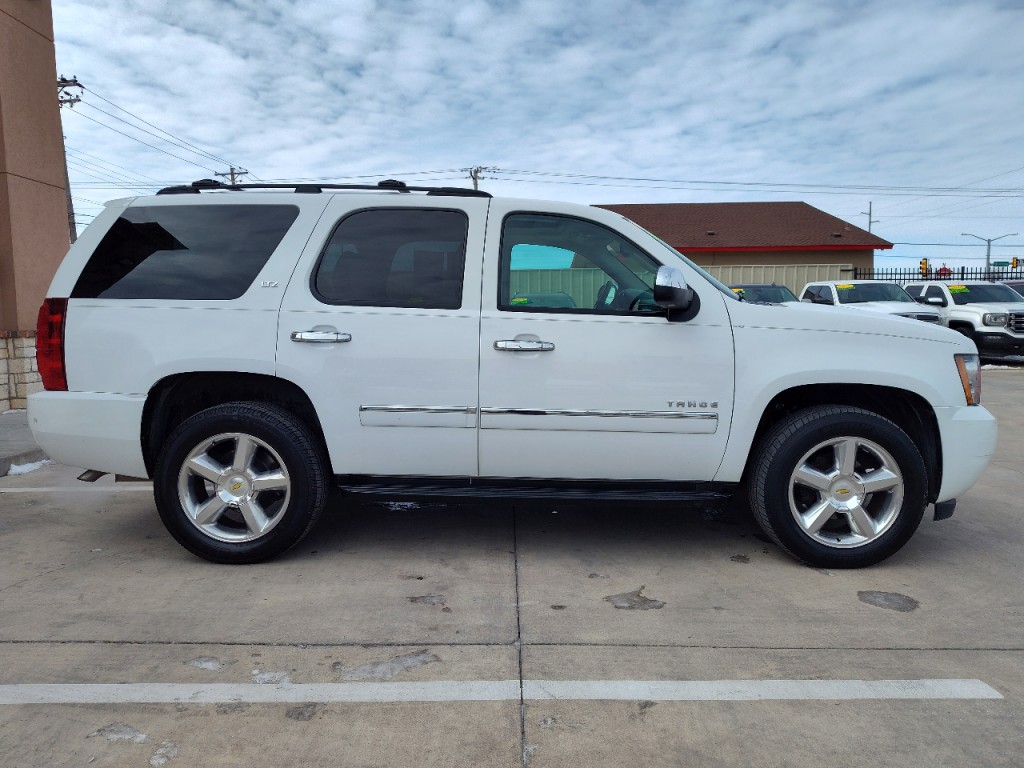 2012 Chevrolet Tahoe Image 3