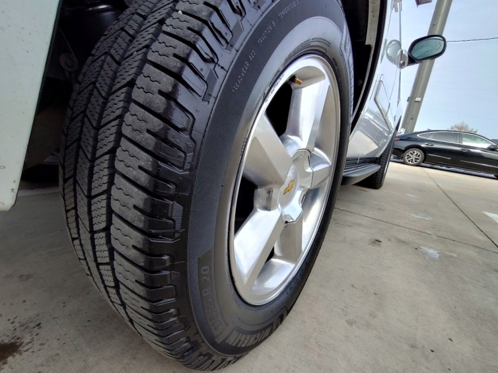 2012 Chevrolet Tahoe Image 11