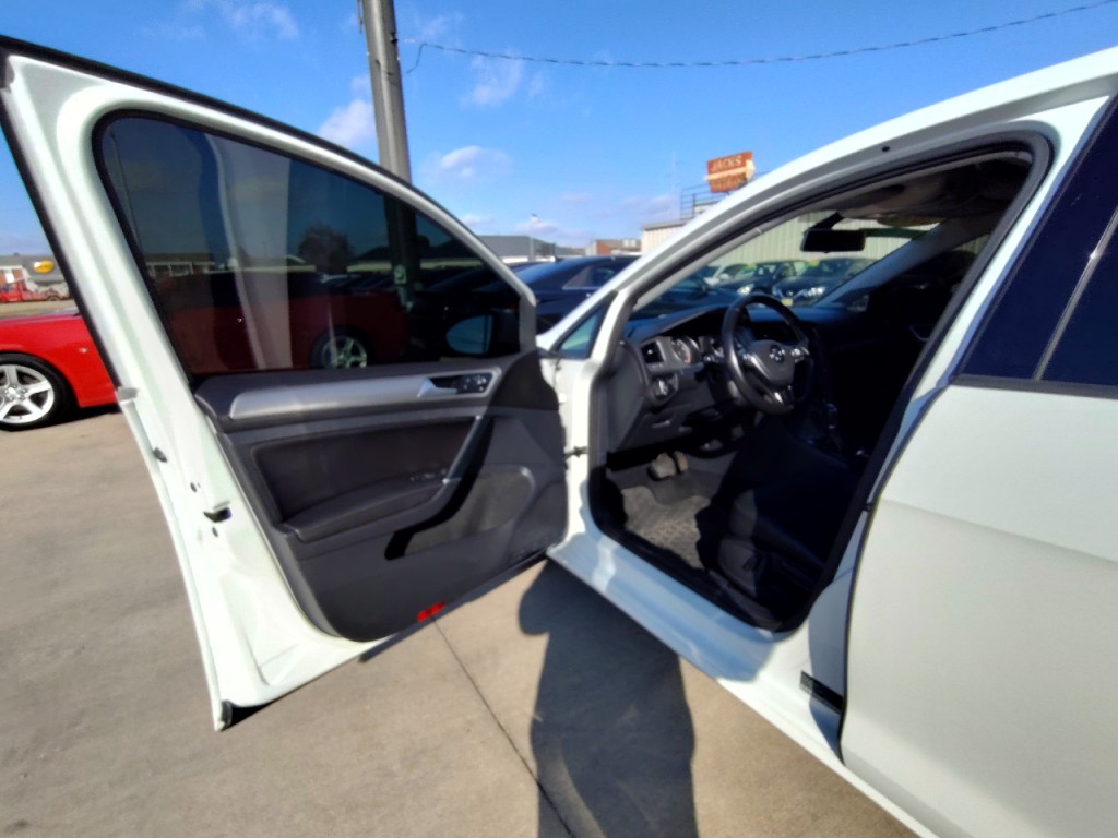 2016 Volkswagen Golf Image 14