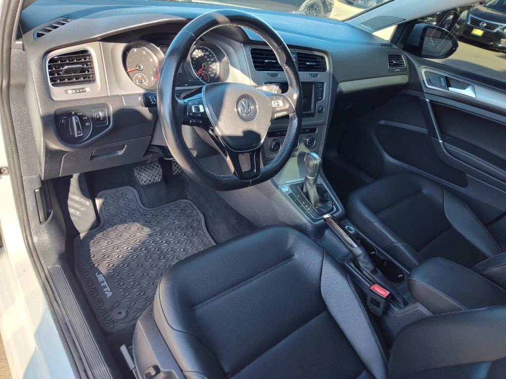 2016 Volkswagen Golf Image 17